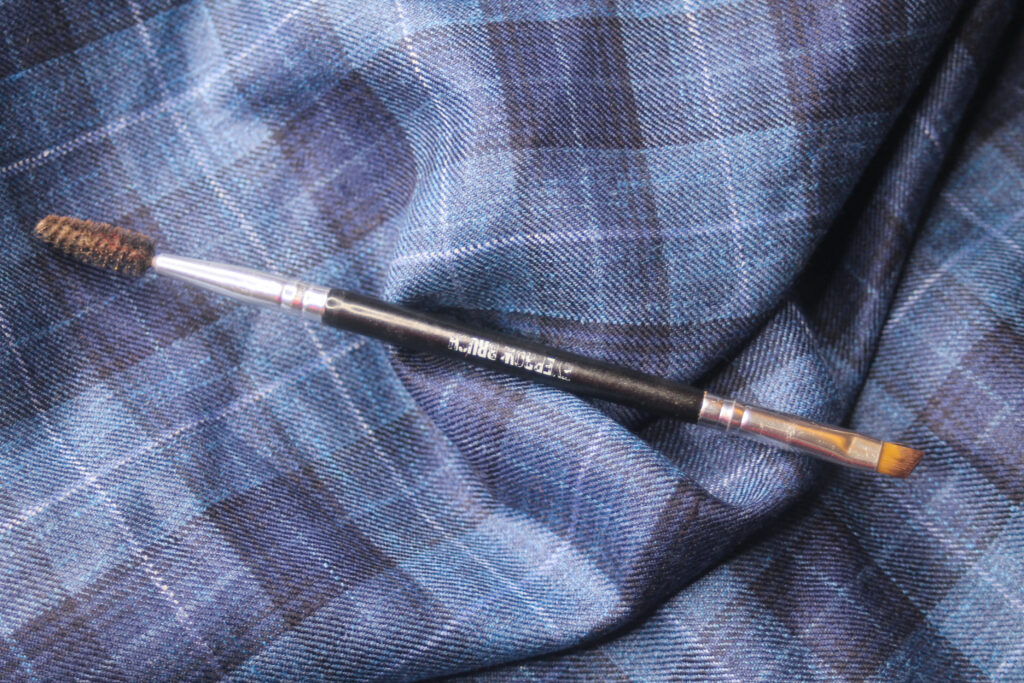Mulac - eyebrow brush