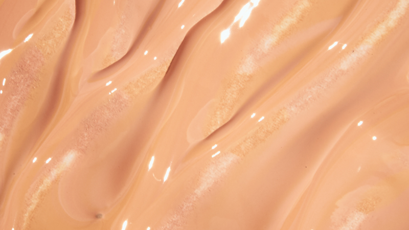 Quali fondotinta scegliere per il tuo kit da makeup artist: prodotti, tonalità e consigli